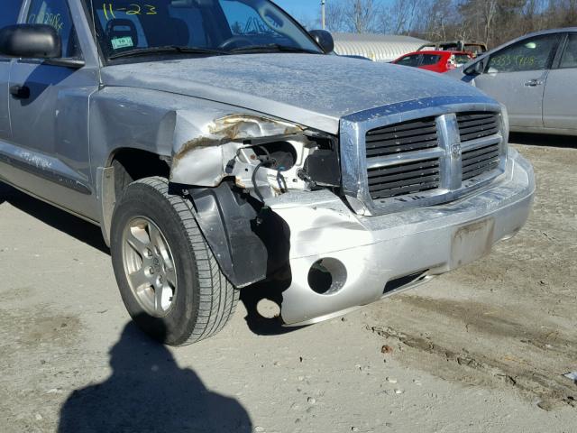 1D7HW48N47S128304 - 2007 DODGE DAKOTA QUA SILVER photo 9