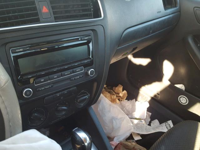 3VW2K7AJ8CM464462 - 2012 VOLKSWAGEN JETTA BASE GRAY photo 9