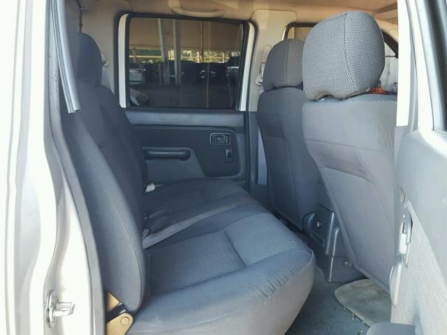 1N6ED27T64C425469 - 2004 NISSAN FRONTIER C SILVER photo 6