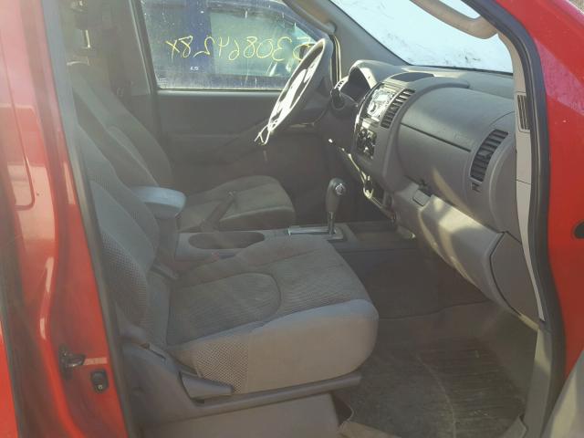 1N6AD07W95C445066 - 2005 NISSAN FRONTIER C RED photo 5