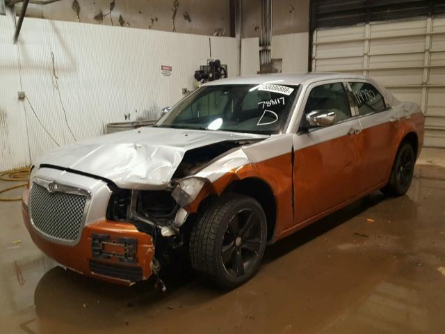 2C3KA43R07H788117 - 2007 CHRYSLER 300 ORANGE photo 2