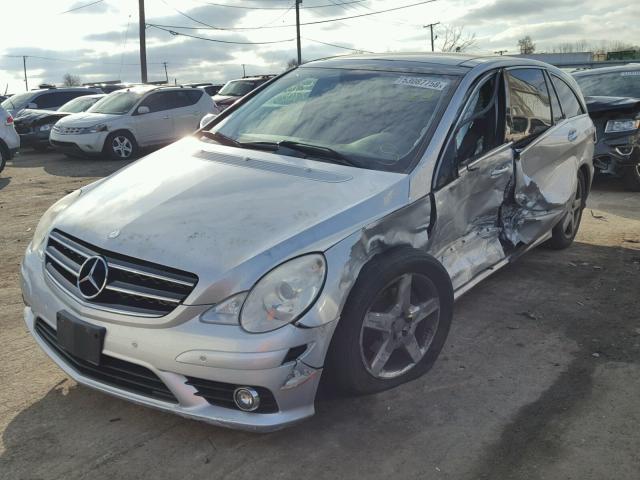 4JGCB6FB7AA102924 - 2010 MERCEDES-BENZ R 350 4MAT SILVER photo 2