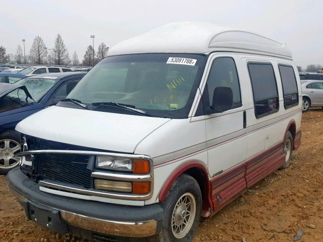 1GBFG15R3V1002852 - 1997 CHEVROLET EXPRESS G1 WHITE photo 2