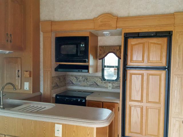 4YDF360266D519669 - 2006 KEYSTONE MONTANA WHITE photo 8