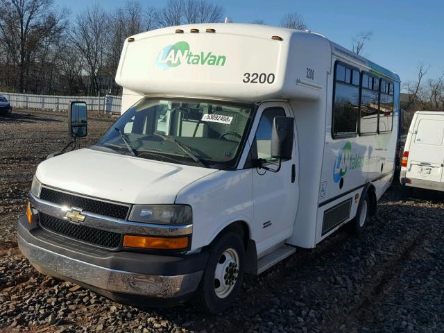 1GB6G5BL0C1162000 - 2012 CHEVROLET EXPRESS G4 WHITE photo 2