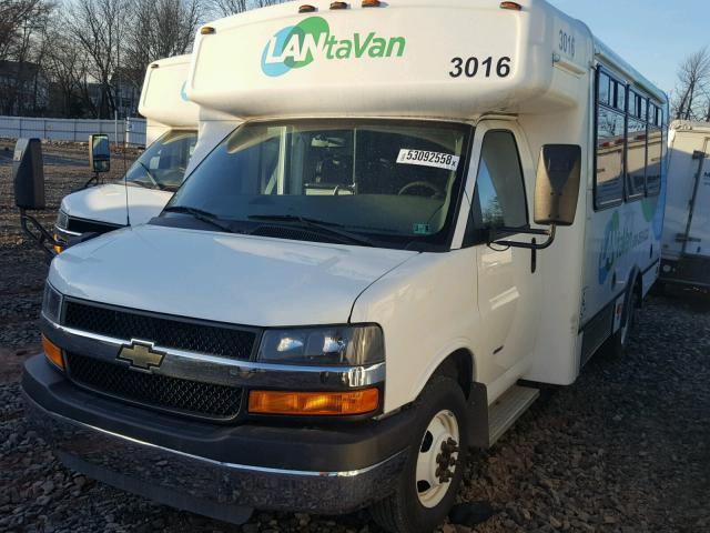 1GB3G3BL6B1130478 - 2011 CHEVROLET EXPRESS G3 WHITE photo 2