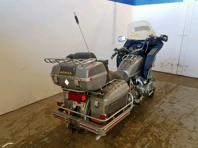 1HFSC0229CA218814 - 1982 HONDA GL1100 A GRAY photo 4