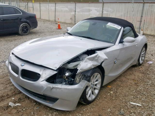 4USBU53528LX04853 - 2008 BMW Z4 3.0SI SILVER photo 2