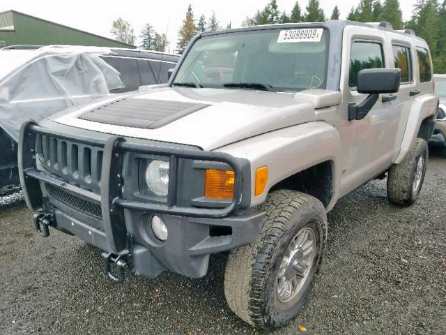 5GTEN13L388140083 - 2008 HUMMER H3 ALPHA SILVER photo 2