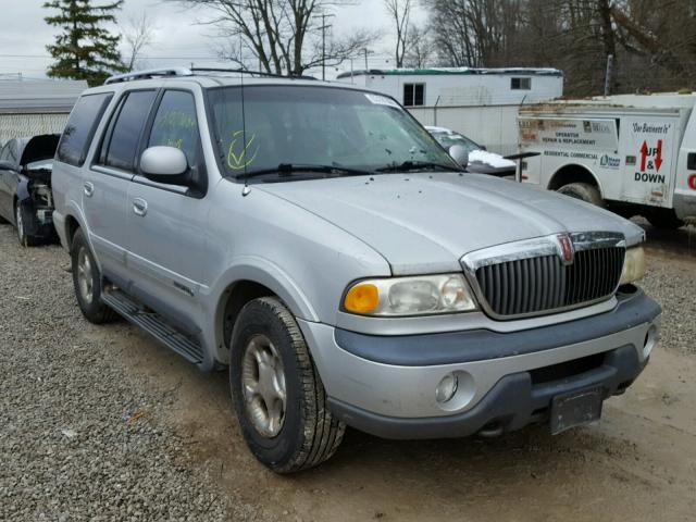 5LMPU28A3XLJ23305 - 1999 LINCOLN NAVIGATOR ვერცხლისფერი ფოტო 1