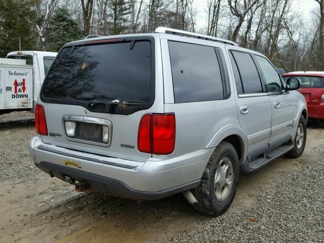 5LMPU28A3XLJ23305 - 1999 LINCOLN NAVIGATOR ვერცხლისფერი ფოტო 4