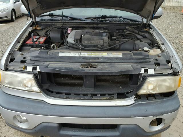5LMPU28A3XLJ23305 - 1999 LINCOLN NAVIGATOR ვერცხლისფერი ფოტო 7