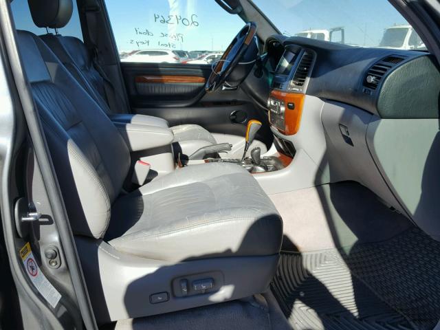 JTJHT00W354001042 - 2005 LEXUS LX 470 GRAY photo 5