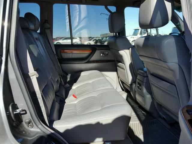 JTJHT00W354001042 - 2005 LEXUS LX 470 GRAY photo 6