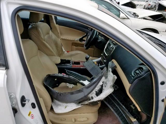 JTHCK262585018535 - 2008 LEXUS IS 250 WHITE photo 5