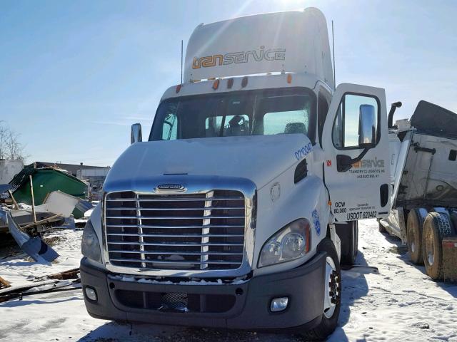 1FUJGBDV0BSAX2773 - 2011 FREIGHTLINER CASCADIA 1 WHITE photo 2