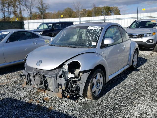 3VWCD21C4YM494696 - 2000 VOLKSWAGEN NEW BEETLE 银色 照片 2