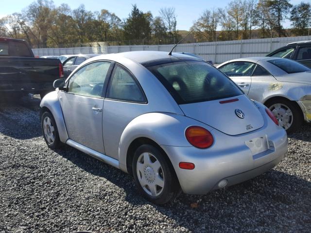 3VWCD21C4YM494696 - 2000 VOLKSWAGEN NEW BEETLE 银色 照片 3