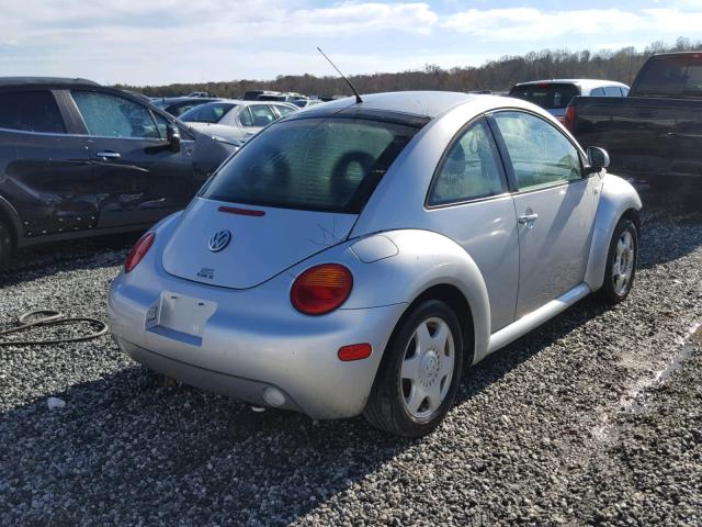 3VWCD21C4YM494696 - 2000 VOLKSWAGEN NEW BEETLE 银色 照片 4