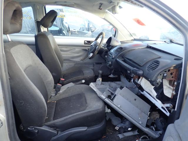 3VWCD21C4YM494696 - 2000 VOLKSWAGEN NEW BEETLE 银色 照片 5