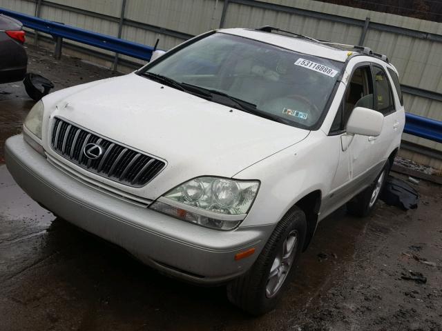 JTJHF10U010232929 - 2001 LEXUS RX 300 WHITE photo 2