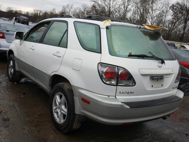 JTJHF10U010232929 - 2001 LEXUS RX 300 WHITE photo 3