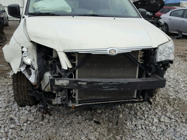 2A8HR44H78R665651 - 2008 CHRYSLER TOWN & COU WHITE photo 9