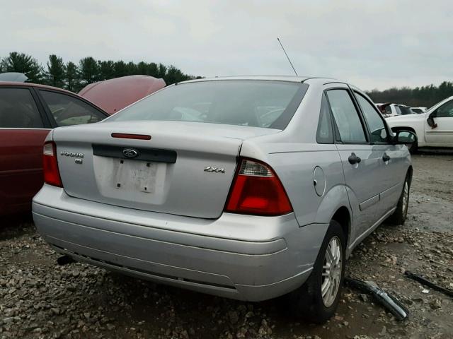 1FAFP34N85W186216 - 2005 FORD FOCUS ZX4 SILVER photo 4