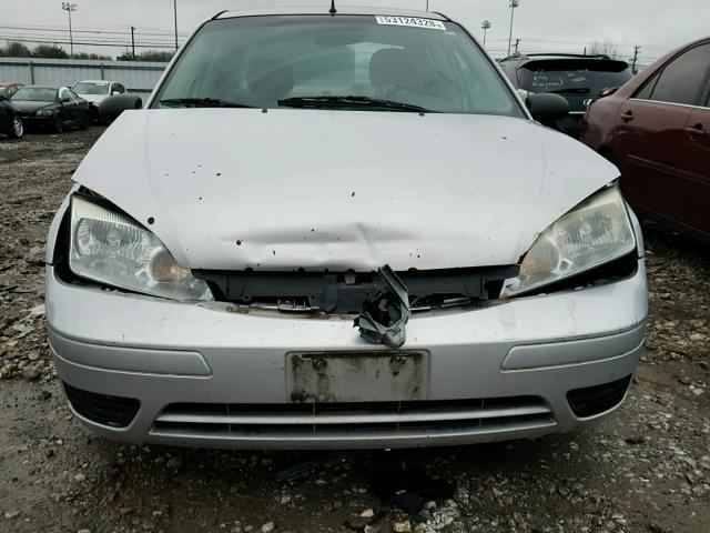 1FAFP34N85W186216 - 2005 FORD FOCUS ZX4 SILVER photo 9