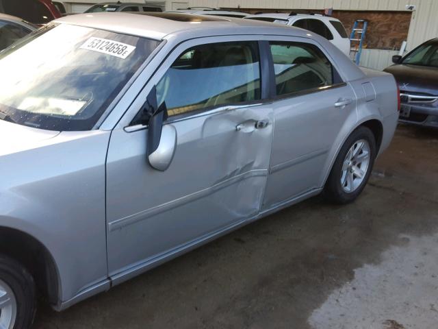 2C3KA53G06H350152 - 2006 CHRYSLER 300 TOURIN SILVER photo 9