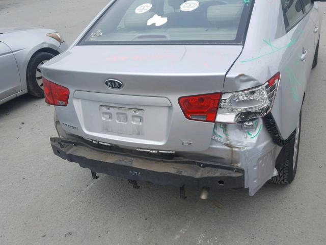 KNAFU4A26B5449787 - 2011 KIA FORTE EX SILVER photo 9