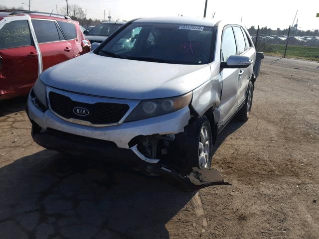 5XYKTCA10BG024448 - 2011 KIA SORENTO BA SILVER photo 2