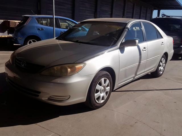 JTDBE32K420110837 - 2002 TOYOTA CAMRY LE SILVER photo 2