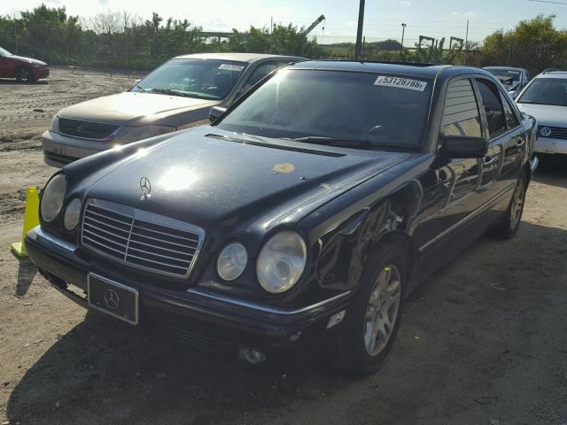 WDBJF55F4TJ008712 - 1996 MERCEDES-BENZ E 320 BLACK photo 2