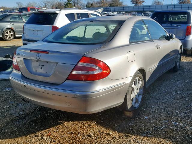 WDBTJ65J94F082164 - 2004 MERCEDES-BENZ CLK 320C GRAY photo 4