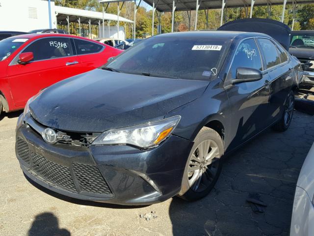 4T1BF1FK9HU617693 - 2017 TOYOTA CAMRY LE GRAY photo 2