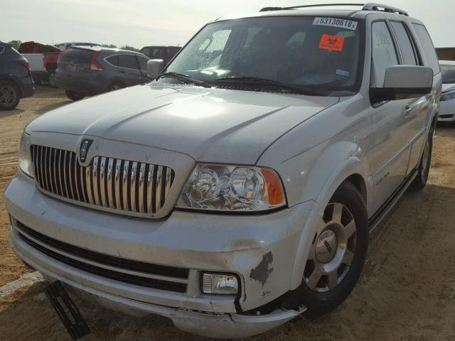 5LMFU27575LJ01286 - 2005 LINCOLN NAVIGATOR 白色 照片 2