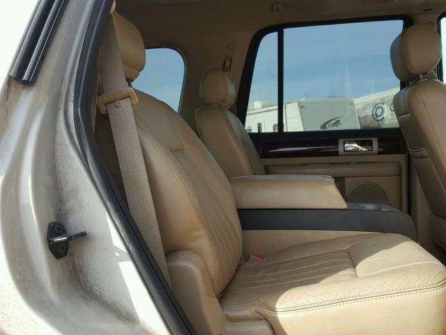 5LMFU27575LJ01286 - 2005 LINCOLN NAVIGATOR 白色 照片 6