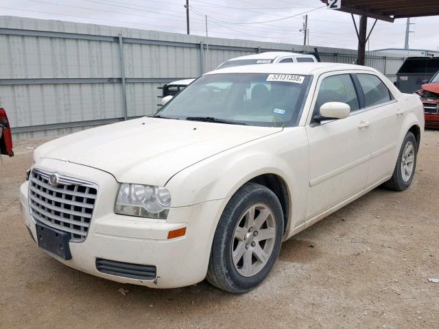 2C3LA43R16H282279 - 2006 CHRYSLER 300 WHITE photo 2