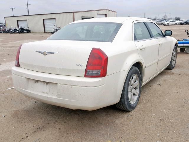 2C3LA43R16H282279 - 2006 CHRYSLER 300 WHITE photo 4