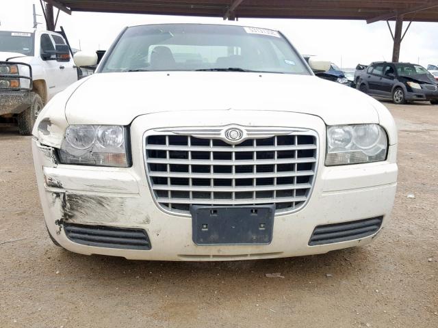 2C3LA43R16H282279 - 2006 CHRYSLER 300 WHITE photo 9