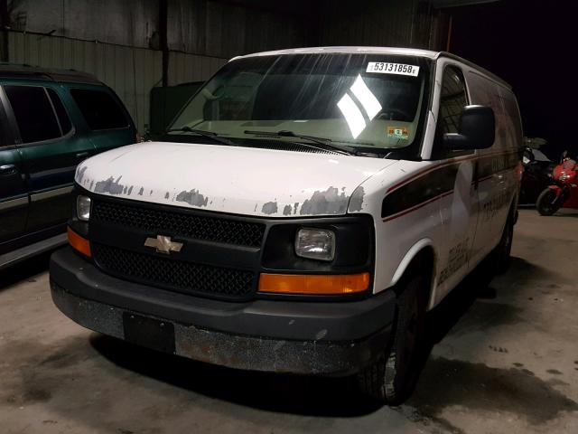 1GCEG15X041113704 - 2004 CHEVROLET EXPRESS G1 WHITE photo 2