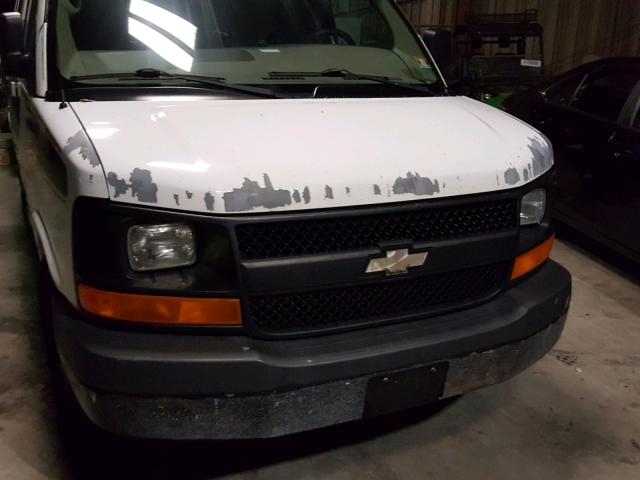 1GCEG15X041113704 - 2004 CHEVROLET EXPRESS G1 WHITE photo 7