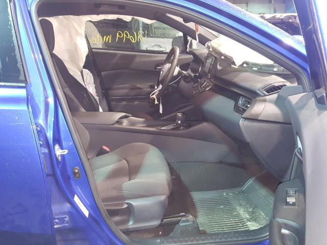 NMTKHMBX0JR049098 - 2018 TOYOTA C-HR XLE BLUE photo 5