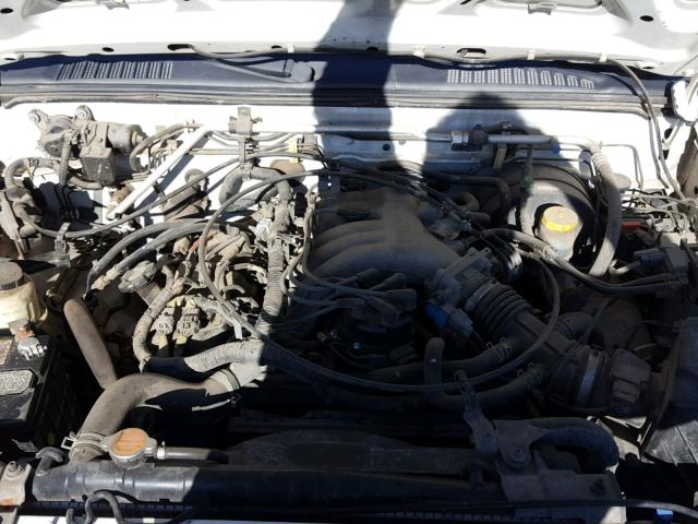 1N6ED27Y81C315045 - 2001 NISSAN FRONTIER C WHITE photo 7