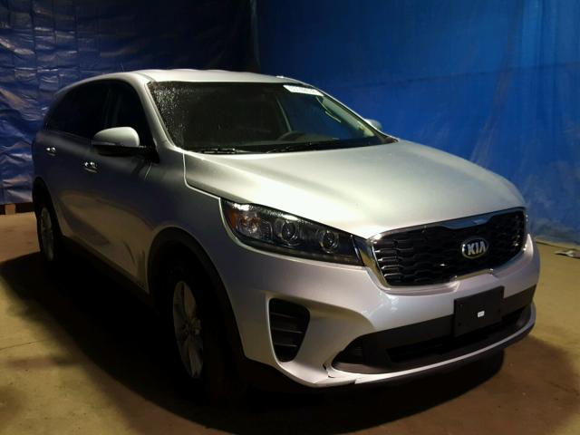 5XYPGDA56KG489318 - 2019 KIA SORENTO LX SILVER photo 1