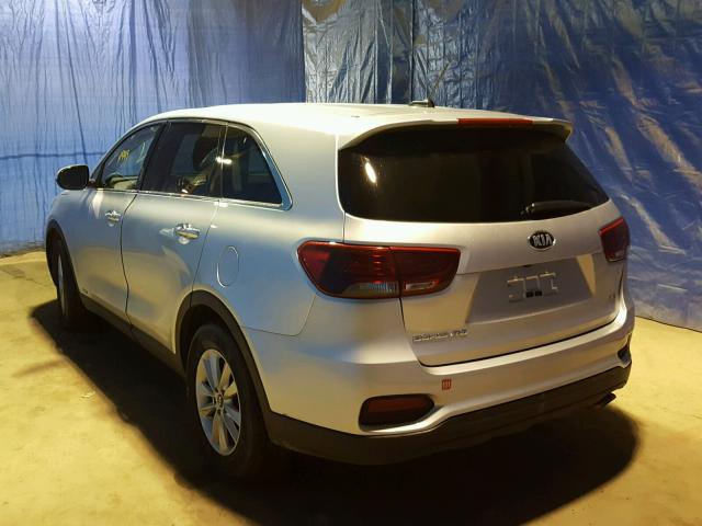 5XYPGDA56KG489318 - 2019 KIA SORENTO LX SILVER photo 3