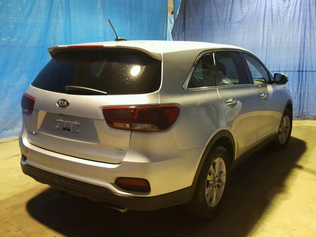 5XYPGDA56KG489318 - 2019 KIA SORENTO LX SILVER photo 4