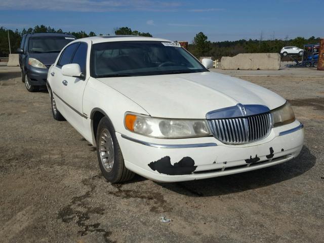 1LNFM83W2WY717678 - 1998 LINCOLN TOWN CAR C WHITE photo 1