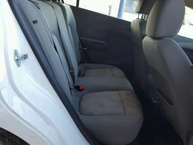1G1JA5SH8F4220255 - 2015 CHEVROLET SONIC LS 白色 照片 6
